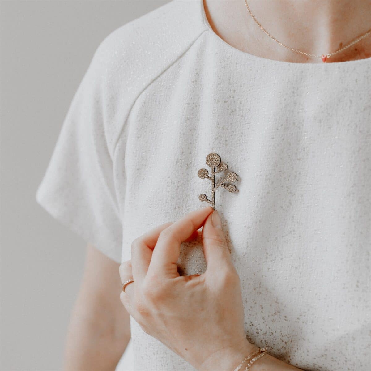 Pin’s feutrine pailletée – Branche de gui