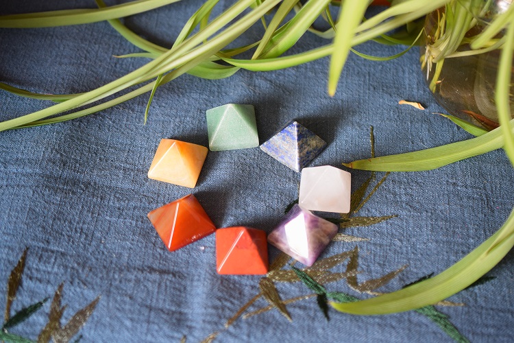 Pierres Chakras Pyramides
