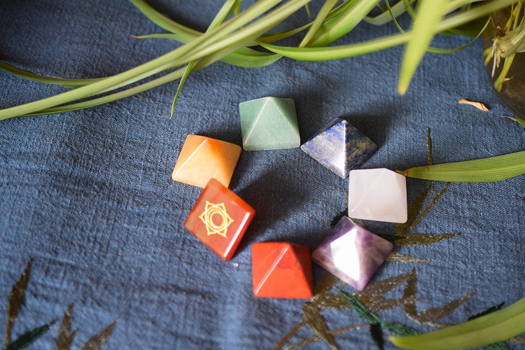 Pierres Chakras Pyramides – Image 4